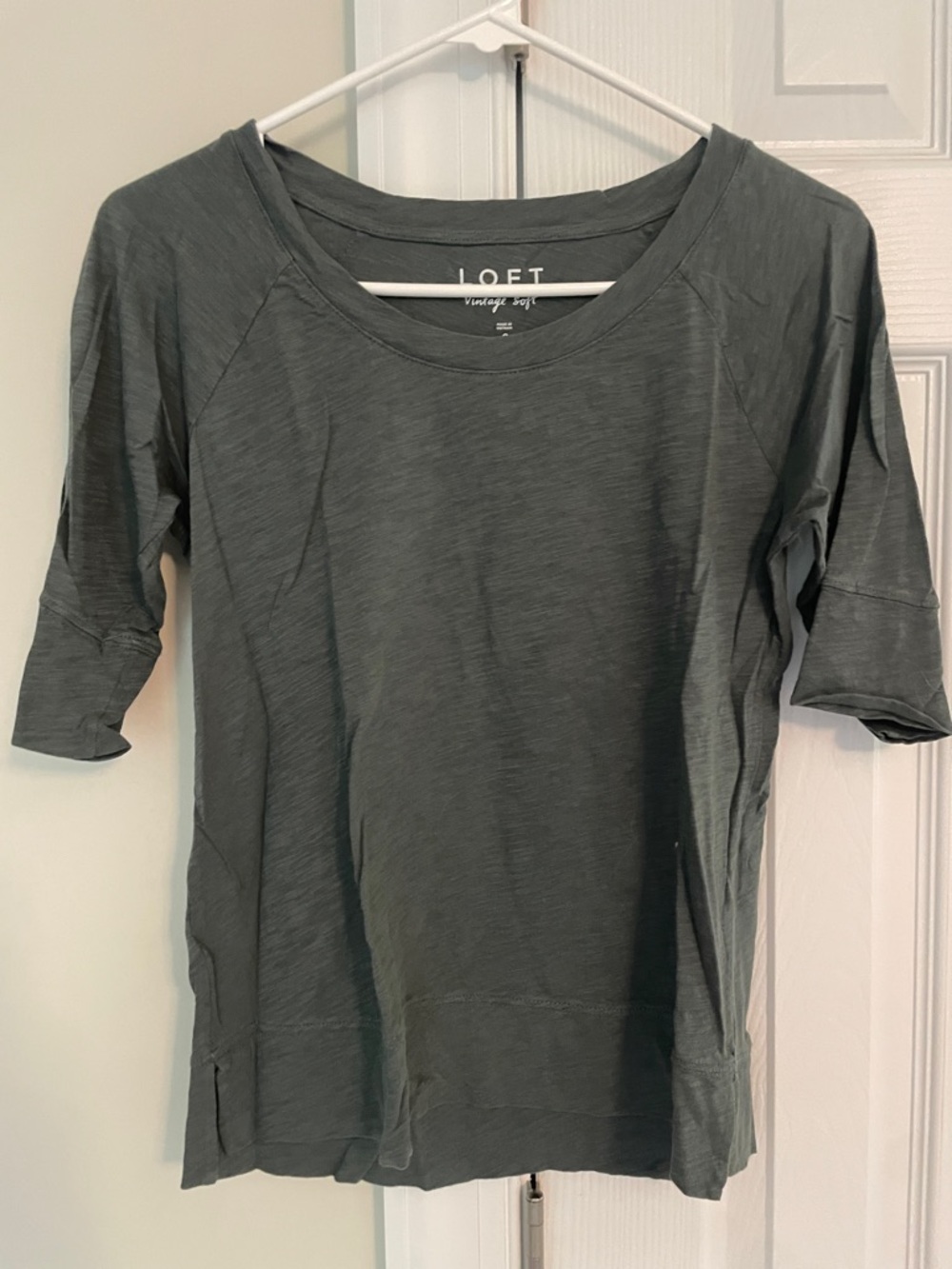 LOFT short sleeve scoop tee in green/grey